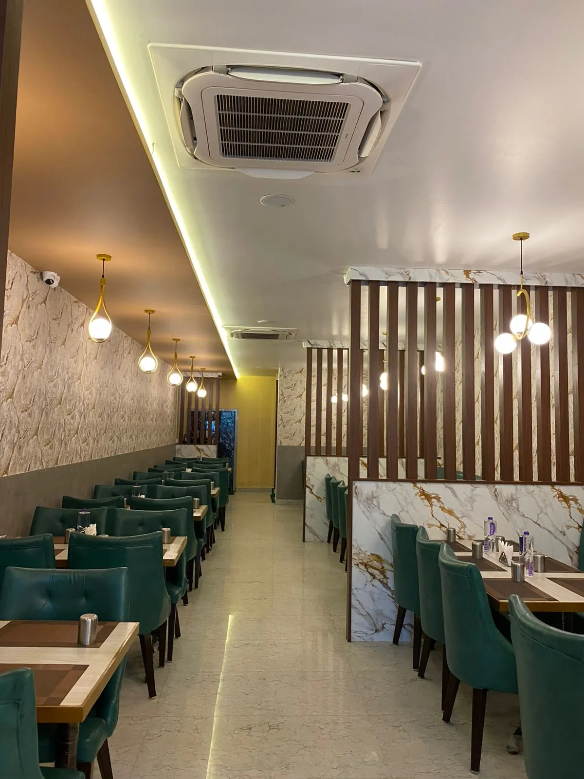Spacious Family Dining
